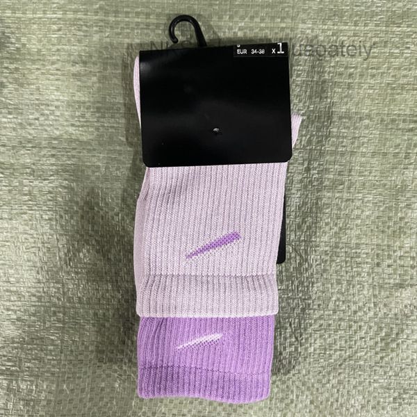 men classic fashion socks hook brand color stitched men's women's long tube sports training sock street couple middle tubes luxury, Black
men classic fashion socks hook brand color stitched men's women's long tube sports training sock street couple middle tubes luxury, Black