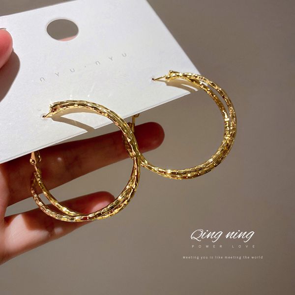 925 silver needle european and american exaggerated new round cross eardrop earring retro dignified sense of design earrings for women whole, Golden
925 silver needle european and american exaggerated new round cross eardrop earring retro dignified sense of design earrings for women whole, Golden
