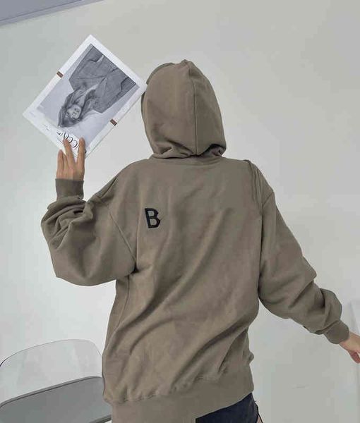 brand the correct version of paris autumn and winter new color embroidered letter hoodie is loose and gender free, Black
brand the correct version of paris autumn and winter new color embroidered letter hoodie is loose and gender free, Black