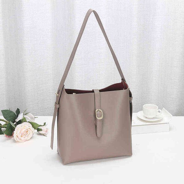 evening bags real leather women handbag luxury brand fashion female shoulder large capacity simple casual ladies crossbody 220709
evening bags real leather women handbag luxury brand fashion female shoulder large capacity simple casual ladies crossbody 220709