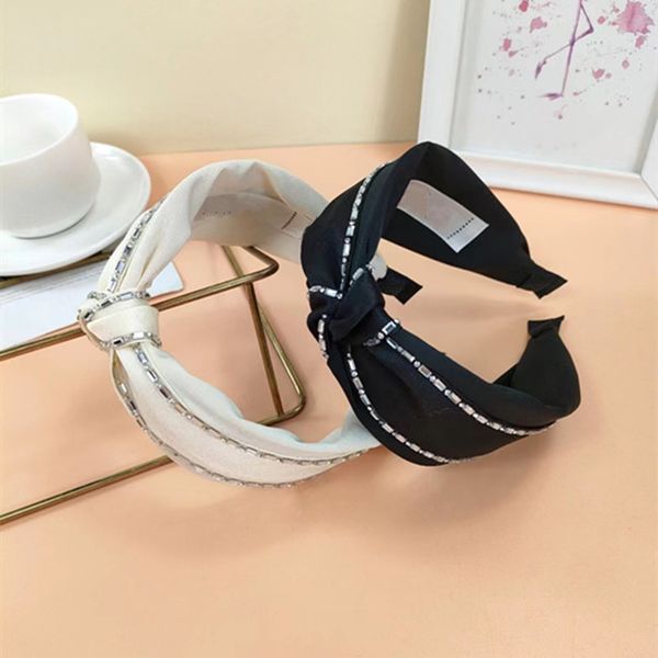 2021 silk designer c-letter headband knitted bow hair band hairhoop black white women girls hairbands hair accessories headwear c077, Silver
2021 silk designer c-letter headband knitted bow hair band hairhoop black white women girls hairbands hair accessories headwear c077, Silver
