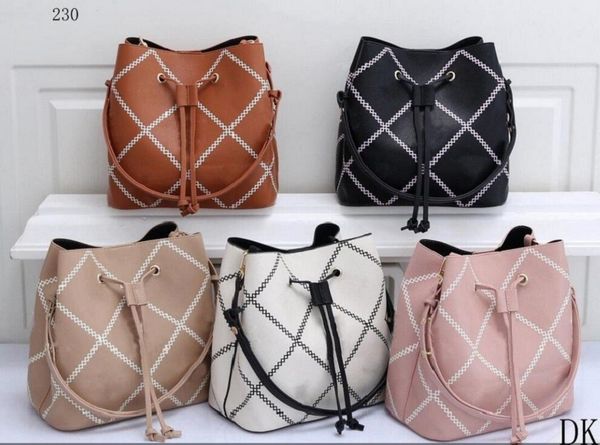 women louiseity viutonity lvs designer bag pu leather bags handtasche fashion messenger shoulder bag womens crossbody loulou handbag 002
women louiseity viutonity lvs designer bag pu leather bags handtasche fashion messenger shoulder bag womens crossbody loulou handbag 002