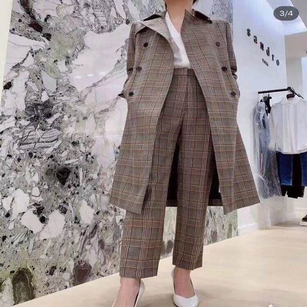 women's trench coats autumn and winter temperament classic check double row buckle long slim fitting windbreaker coat, Tan;black
women's trench coats autumn and winter temperament classic check double row buckle long slim fitting windbreaker coat, Tan;black