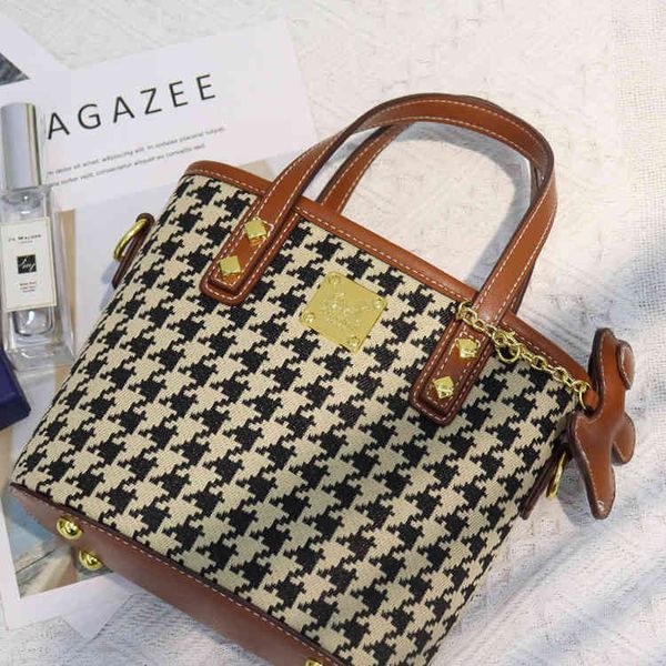 handbags 2022 autumn and winter new lattice portable bucket sail cloth basket sling one shoulder messenger women's bag purse
handbags 2022 autumn and winter new lattice portable bucket sail cloth basket sling one shoulder messenger women's bag purse