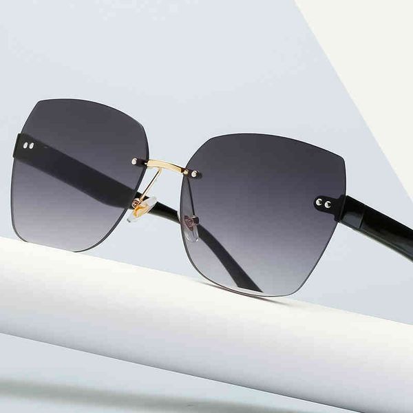 50809 new fashion large frame cut ee sunglass street p trend color sunglass wear glass, White;black
50809 new fashion large frame cut ee sunglass street p trend color sunglass wear glass, White;black