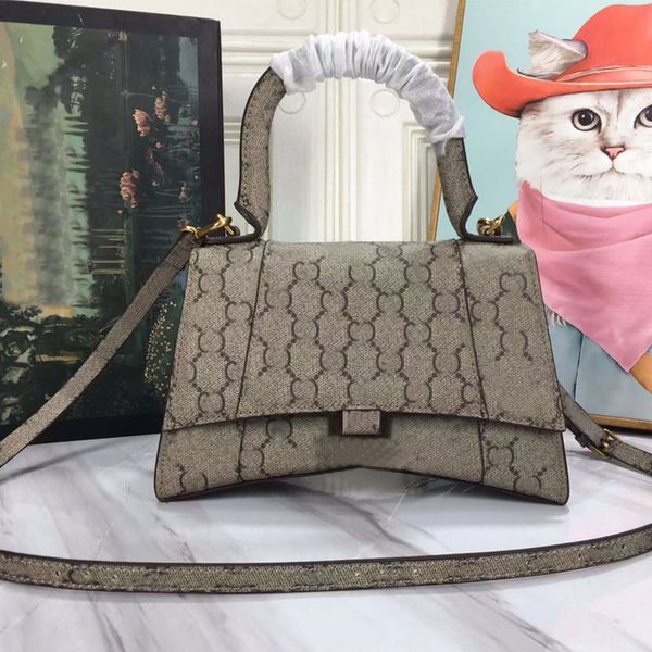 ladies cross body bag handbags fashion shoulder bags large capacity hourglass bags classic artwork letter style up-market atmosphere
ladies cross body bag handbags fashion shoulder bags large capacity hourglass bags classic artwork letter style up-market atmosphere