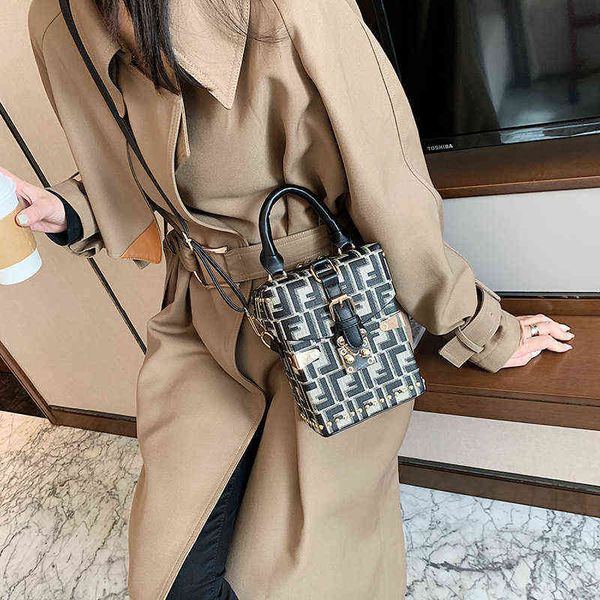 bag lady 2022 new korean version flower fashion one shoulder box hand messenger bag vintage crossbody shoulder bags purses wallets handbags
bag lady 2022 new korean version flower fashion one shoulder box hand messenger bag vintage crossbody shoulder bags purses wallets handbags