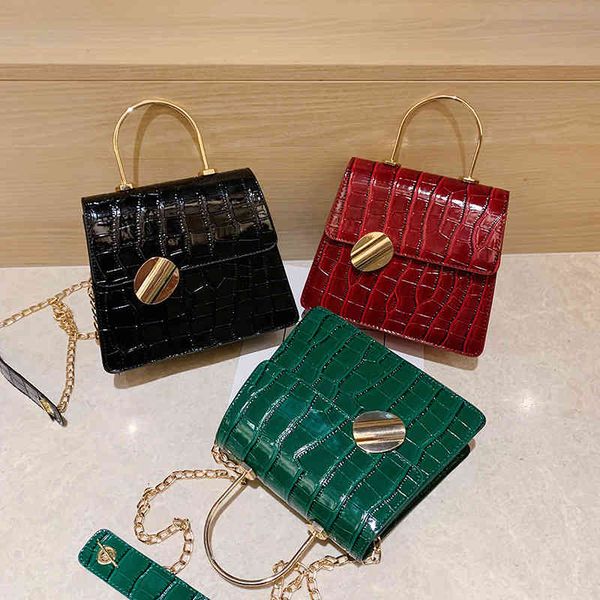 fashion designer chain lady shoulder bag hardware square leather crossbody trend crocodile print women handbag
fashion designer chain lady shoulder bag hardware square leather crossbody trend crocodile print women handbag