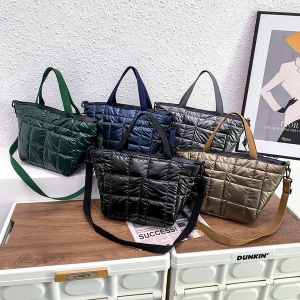 fashion large capacity space padded handbags women casual shoulder bags winter nylon down cotton crossbody for female 220627
fashion large capacity space padded handbags women casual shoulder bags winter nylon down cotton crossbody for female 220627