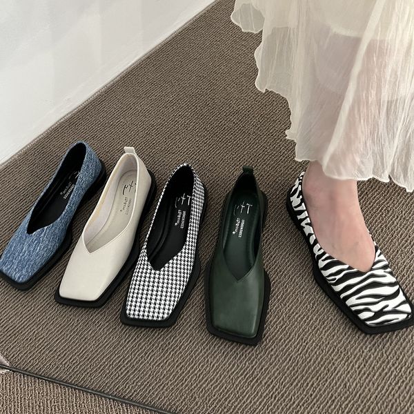 2022 spring and summer new slippers mary jane flat shoes lolita retro dress fashion thick heel sandals, Black
2022 spring and summer new slippers mary jane flat shoes lolita retro dress fashion thick heel sandals, Black