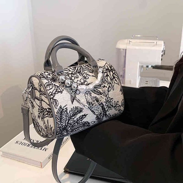 women's fashion personality trend brand bag wholesale large capacity 2022 new cylinder foreign style embroidery shopping portable canva
women's fashion personality trend brand bag wholesale large capacity 2022 new cylinder foreign style embroidery shopping portable canva