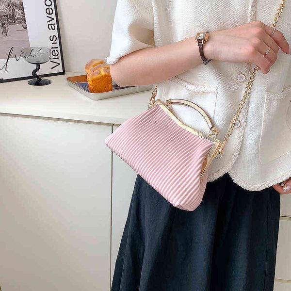 net red foreign style pocket bag women's summer new fashion s hand simple chain messenger generation 220517
net red foreign style pocket bag women's summer new fashion s hand simple chain messenger generation 220517