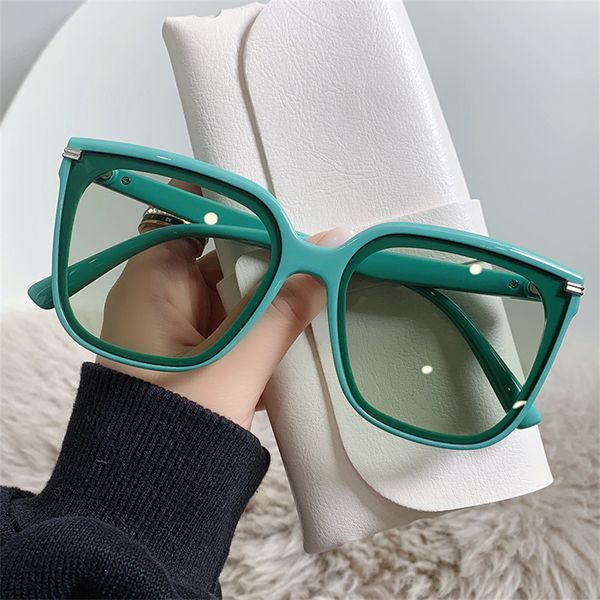 2022 new sunglasses retro large frame square glasses men and women street shooting eyewear 005, White;black
2022 new sunglasses retro large frame square glasses men and women street shooting eyewear 005, White;black