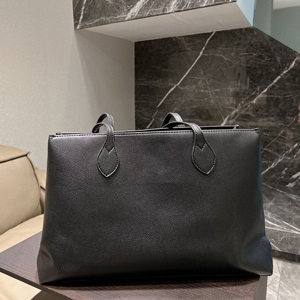 2022 designer bag vintage print tote bag stylish ladies shoulder bag luxury handhold purse under armpit wellat
2022 designer bag vintage print tote bag stylish ladies shoulder bag luxury handhold purse under armpit wellat