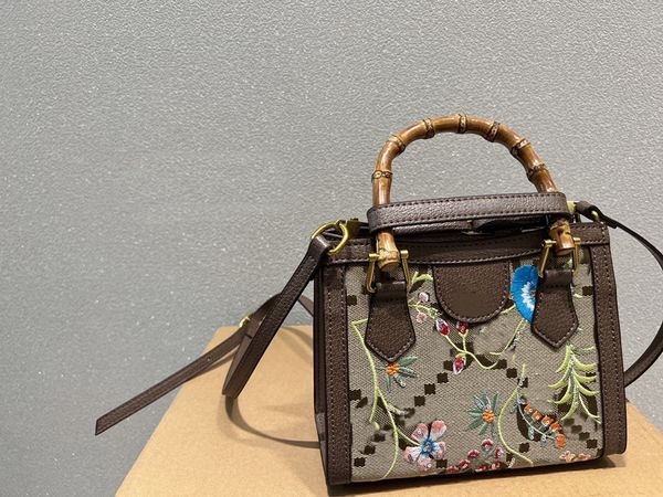 designer shoulder bag women's mini large letter embroidered bamboo handbag handbag
designer shoulder bag women's mini large letter embroidered bamboo handbag handbag