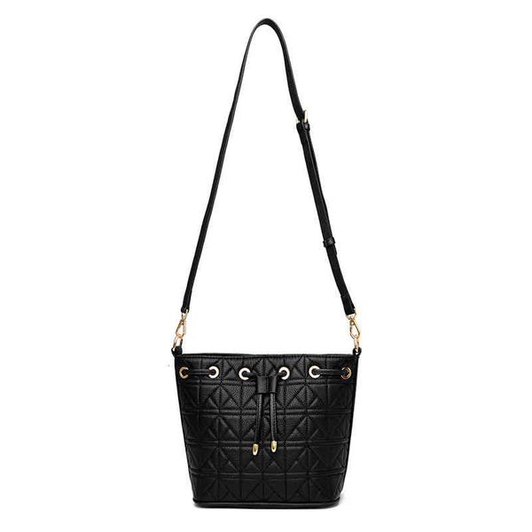 fashion trend new ladies luxury brand designer bag wholesale leather women's counter sense of minority large capacity single shoulder d
fashion trend new ladies luxury brand designer bag wholesale leather women's counter sense of minority large capacity single shoulder d