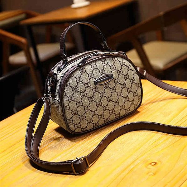 wholesale store 75% off handbag bag female trendy printed portable shoulder bag simple texture style small square
wholesale store 75% off handbag bag female trendy printed portable shoulder bag simple texture style small square