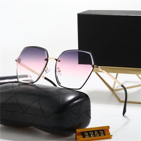 sun glass eyewear new fashion women's gradient metal sunglasses elegant driving glasses sunglasses 2252 with cases, White;black
sun glass eyewear new fashion women's gradient metal sunglasses elegant driving glasses sunglasses 2252 with cases, White;black