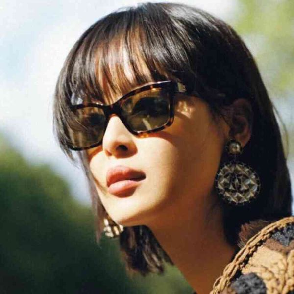 sunglasses ch5417 zhou xun xin zhilei star same letter series sunglasses box color matching female, White;black
sunglasses ch5417 zhou xun xin zhilei star same letter series sunglasses box color matching female, White;black