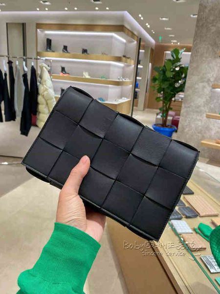 original edition bottegass's designer handbags cassette venetas's baodiejia jodie woven solid color square bag single shoulder mes
original edition bottegass's designer handbags cassette venetas's baodiejia jodie woven solid color square bag single shoulder mes