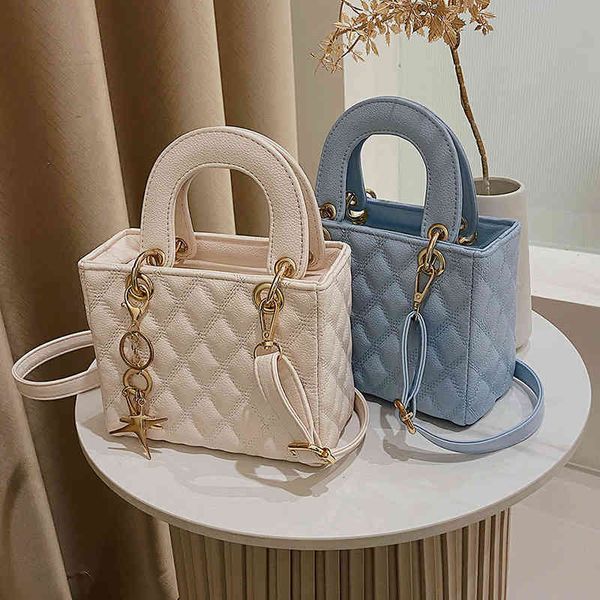 factory direct sale summer new pure color foreign style fashion lingge daifei korean version leisure simple texture women's hand design
factory direct sale summer new pure color foreign style fashion lingge daifei korean version leisure simple texture women's hand design