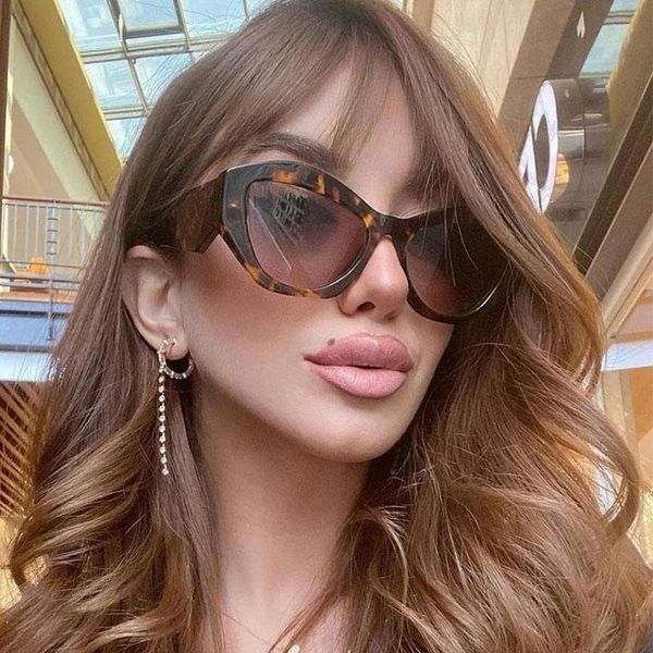 sunglasses modern brand women classic vintage style cat eye female sun glasses unique large frame trendy party, White;black
sunglasses modern brand women classic vintage style cat eye female sun glasses unique large frame trendy party, White;black