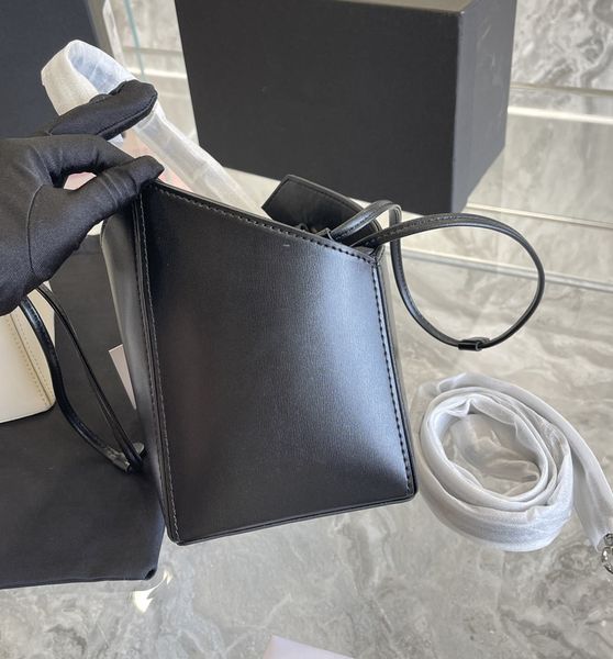 women's new designer bags classic irregular bucket bag mini cow leather quality retro high-end luxury simple exquisite fresh
women's new designer bags classic irregular bucket bag mini cow leather quality retro high-end luxury simple exquisite fresh
