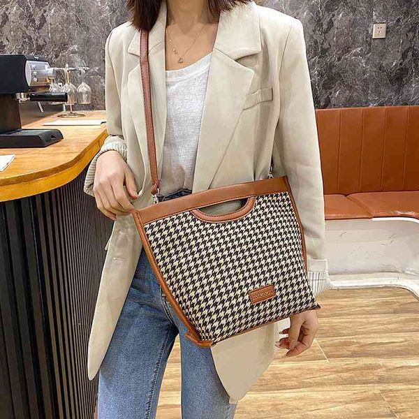 fashion women's new high-quality versatile bag luxury designer autumn and winter knitted fabric shopping single shoulder
fashion women's new high-quality versatile bag luxury designer autumn and winter knitted fabric shopping single shoulder