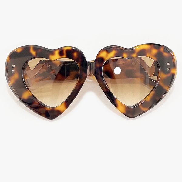 2022 new acetate heart shades sunglasses women luxury style casual eyeglasses retro brand with small diamonds on the frame, White;black
2022 new acetate heart shades sunglasses women luxury style casual eyeglasses retro brand with small diamonds on the frame, White;black