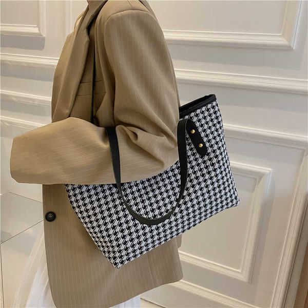 qianniao getuote bag women's 2021 autumn and winter new trendy foreign style net red large capacity single shoulder bag college student
qianniao getuote bag women's 2021 autumn and winter new trendy foreign style net red large capacity single shoulder bag college student
