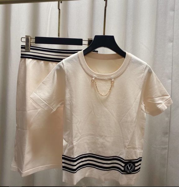 2021 summer designer women's knitted t-shirt + skirt suit beaded fabric versatile 417, White
2021 summer designer women's knitted t-shirt + skirt suit beaded fabric versatile 417, White