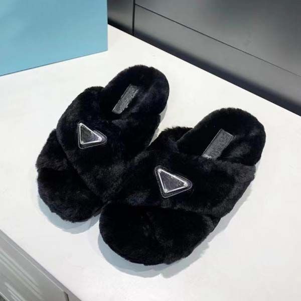 level ladies woolen sheepskin winter slipper fur one piece lamb wool warm and comfortable wear resistant rubber flat slippers 35-41 with box, Black
level ladies woolen sheepskin winter slipper fur one piece lamb wool warm and comfortable wear resistant rubber flat slippers 35-41 with box, Black
