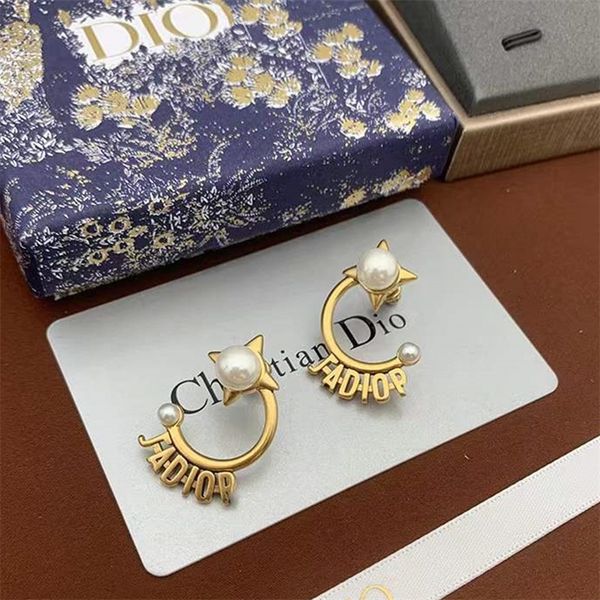 16% off jewelry the new high-end c-shaped letter back hanging earrings women's light luxury fashion earrings, Golden
16% off jewelry the new high-end c-shaped letter back hanging earrings women's light luxury fashion earrings, Golden