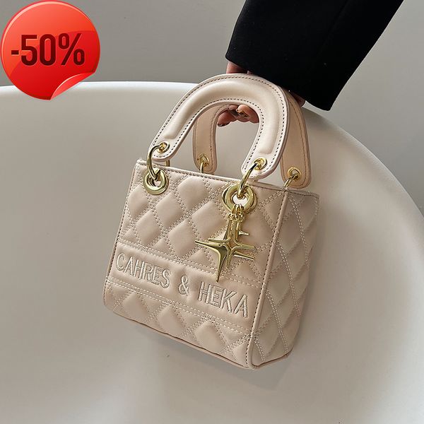 the factory directly embroidered thread women's 2022 summer new msenger small portable diana bag
the factory directly embroidered thread women's 2022 summer new msenger small portable diana bag