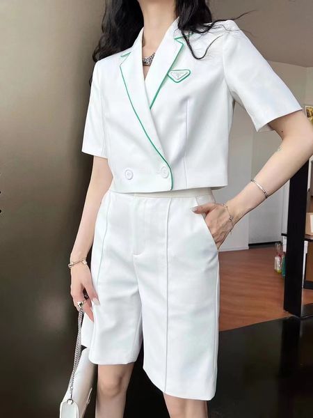 2022 the latest women's two piece pants fashionable and casual classic triangle standard suit short jacket with five minutes trouser su, White
2022 the latest women's two piece pants fashionable and casual classic triangle standard suit short jacket with five minutes trouser su, White