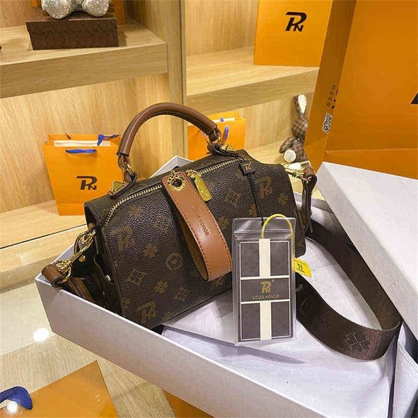 glory fashion trend portable women's large capacity diagonal single pillow 80% off wholesale factory
glory fashion trend portable women's large capacity diagonal single pillow 80% off wholesale factory