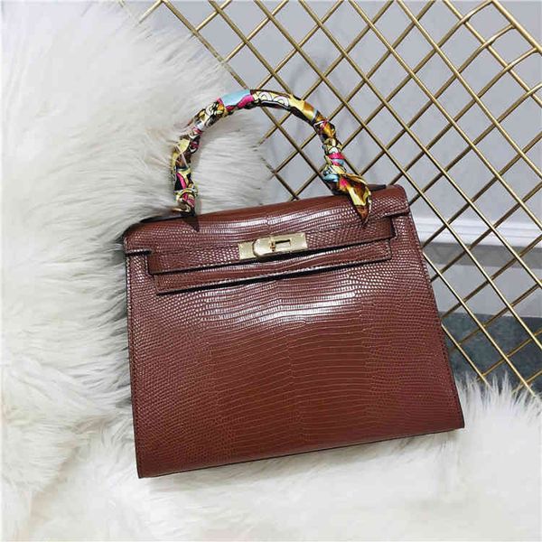 fashion trend new ladies luxury brand designer bag wholesale striped leather one shoulder handbag
fashion trend new ladies luxury brand designer bag wholesale striped leather one shoulder handbag