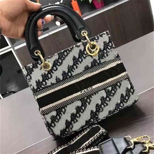 fashion shoulder bag crossbody lady wallet women's handbags book bags totes new hand embroidery princess net red trend letter messenger
fashion shoulder bag crossbody lady wallet women's handbags book bags totes new hand embroidery princess net red trend letter messenger