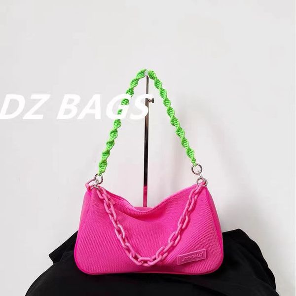 2022 summer new one-shoulder messenger bag men's tide brand women's handbags niche design waterproof armpit bag, Black;red
2022 summer new one-shoulder messenger bag men's tide brand women's handbags niche design waterproof armpit bag, Black;red