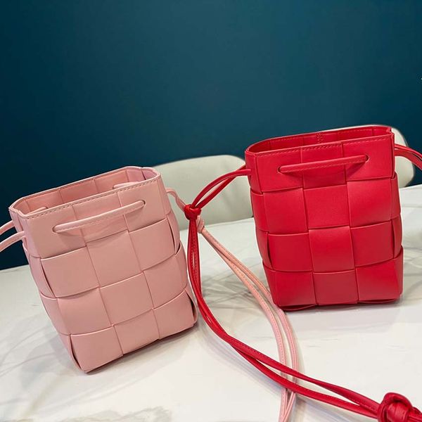 2022 women bags crossbody handbag one-shoulder pillow versatile design leather stylish high-end small square handbag 10009
2022 women bags crossbody handbag one-shoulder pillow versatile design leather stylish high-end small square handbag 10009