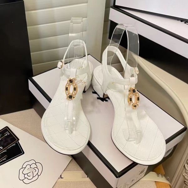 2022 classic designer new ladies sandals fashion chunky heel thongs buckle high heels roman style simple casual women's shoes35-40, Black
2022 classic designer new ladies sandals fashion chunky heel thongs buckle high heels roman style simple casual women's shoes35-40, Black