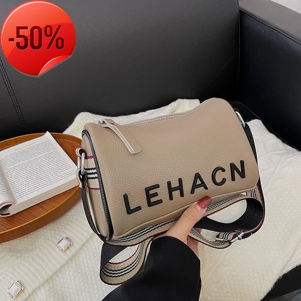 the factory directly bag 2022 new trendy cow leather single shoulder portable msenger pencil case winter women's bag small
the factory directly bag 2022 new trendy cow leather single shoulder portable msenger pencil case winter women's bag small