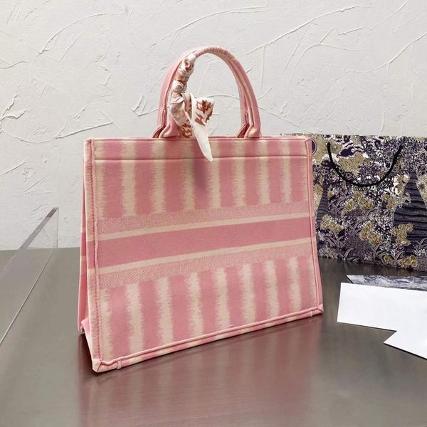 designers shoulder bags woman fashion classic handbags embroidery limited edition lady handbag high capacity travel shopping bag practical z
designers shoulder bags woman fashion classic handbags embroidery limited edition lady handbag high capacity travel shopping bag practical z