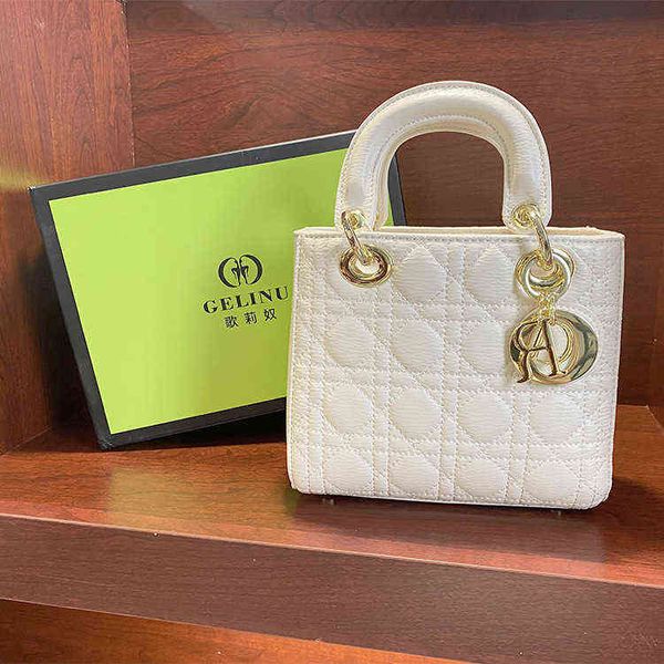 factory online export designer tide brand ladies bag texture small of wal 2022 fashion new handbag msenger leisure and versatile style
factory online export designer tide brand ladies bag texture small of wal 2022 fashion new handbag msenger leisure and versatile style