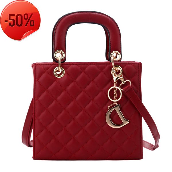 the factory directly diana women's 2019 new fashion texture foreign style d pendant diamond portable msenger bag
the factory directly diana women's 2019 new fashion texture foreign style d pendant diamond portable msenger bag