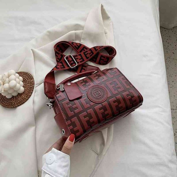 wholesale online 55% off embossed spring wide strap fashion one shoulder handbag wxi7
wholesale online 55% off embossed spring wide strap fashion one shoulder handbag wxi7