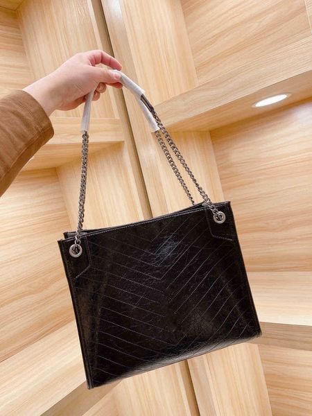 ladies clutch women luxurys designers chains bags leather casual black oil wax large capacity bag fashion shoulder bag's wallet
ladies clutch women luxurys designers chains bags leather casual black oil wax large capacity bag fashion shoulder bag's wallet