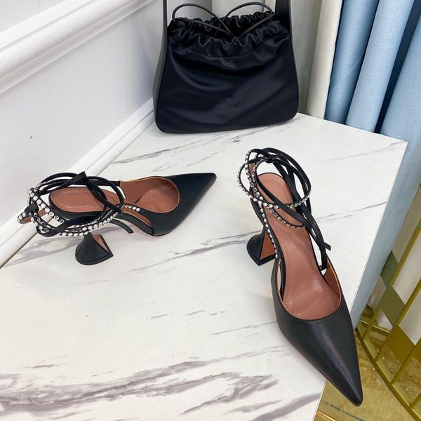 2022 designer luxry female pointed toe sandal real leather metal 9.5 cm slim heel wedding shoes 35-44 dust bag, Black
2022 designer luxry female pointed toe sandal real leather metal 9.5 cm slim heel wedding shoes 35-44 dust bag, Black