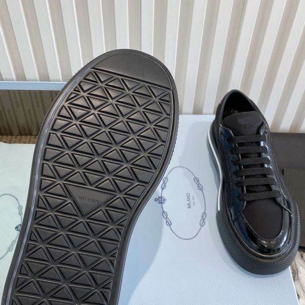 womens casual sports shoes luxurys women designer macro re-nylon and shiny leather sneakers increase classic canvas sneakers bra, Black
womens casual sports shoes luxurys women designer macro re-nylon and shiny leather sneakers increase classic canvas sneakers bra, Black