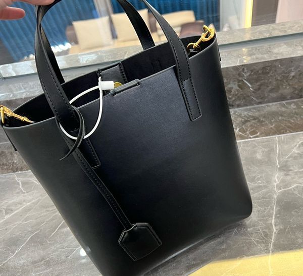 latest style leather classic color beach bag designer brand luxury fashion shopping bagletter
latest style leather classic color beach bag designer brand luxury fashion shopping bagletter